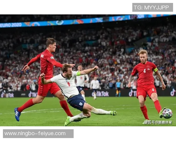 杭州羽毛球队在欧锦赛上的拼搏历程与荣耀时刻分享 杭州羽毛球队在欧锦赛上的拼搏历程与荣耀时刻分享